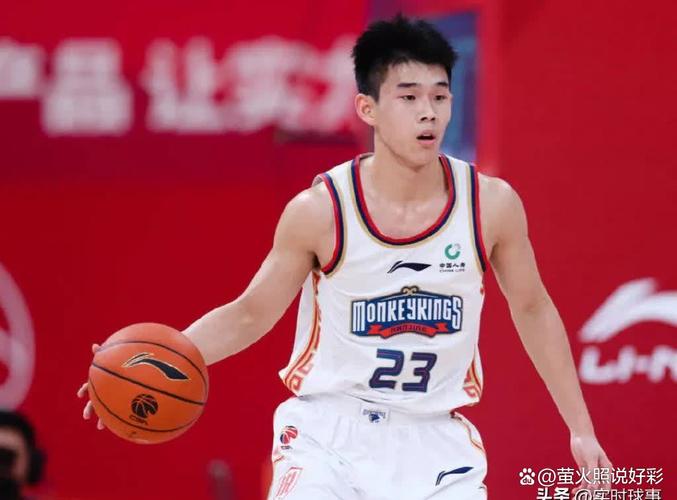 媒体人：不懂篮网裁掉小曾有啥好意外 林葳别像张镇麟打1年就回来