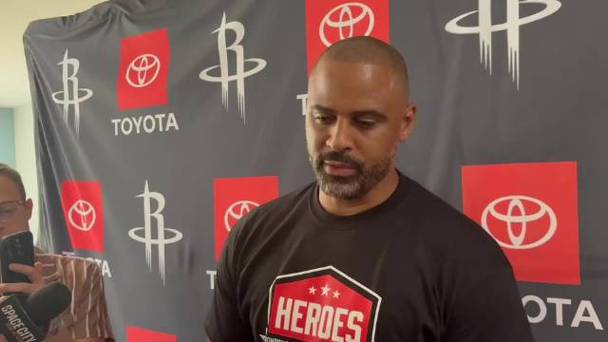 乌度卡谈KD续约:球员专注做正确事情 有薪资空间能处于有利地位