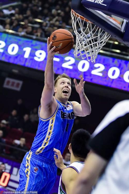 小桥:休赛期减重很多 我想攻防两端都出色 须保持极佳的体能状态