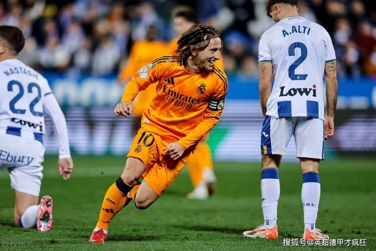 倾其所有!40岁魔笛全场触球121次送助攻,意甲8轮有6轮踢满全场