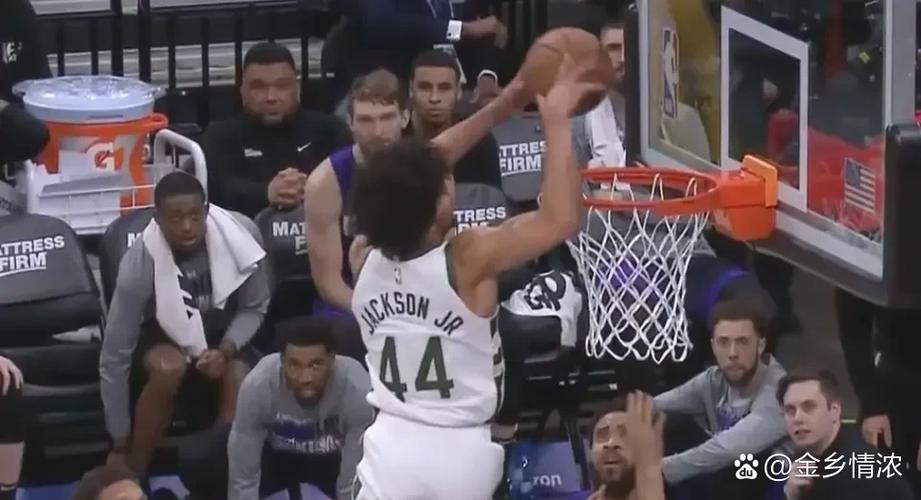 司机:文班打球就像打电游 他恨不得把篮筐周围的一切都扣进去