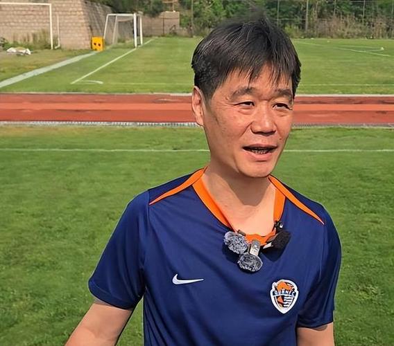 李霄鹏为国安辩护：我也经常在主场被喊下课 球迷应该保持宽容