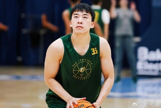 媒体人:王俊杰在旧金山大学队内的战术地位和自主攻击力明显提升