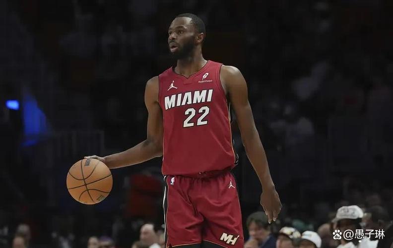 中规中矩!维金斯半场10中5拿到10分2板2助 但三分3中0&罚球2中0