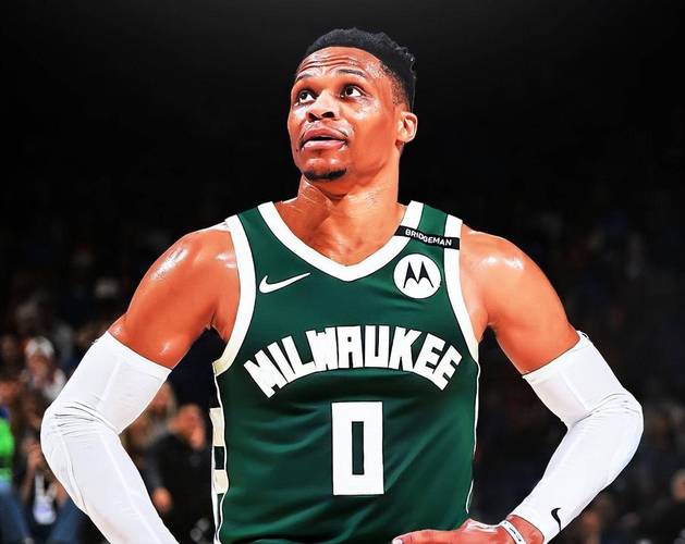 国王雄鹿裁判报告:漏吹字母哥三秒及最后时刻威少拉字母手臂