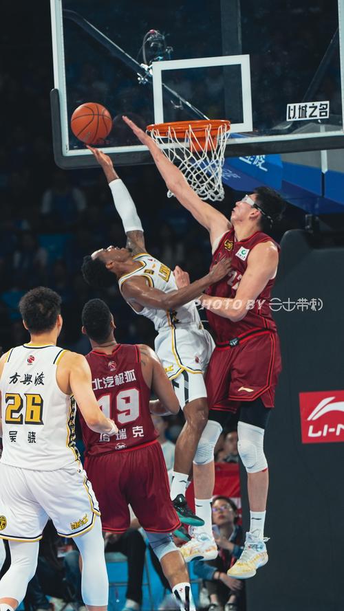 豪华两双！周琦12投9中砍下24分18篮板