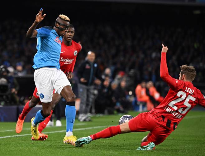 三人欧冠客场对阿贾克斯上演帽子戏法:C罗、小卢卡斯、奥斯梅恩