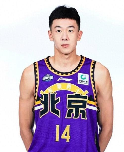 王少杰:为北京全运男篮打球很开心 是从一个家回到另一个家