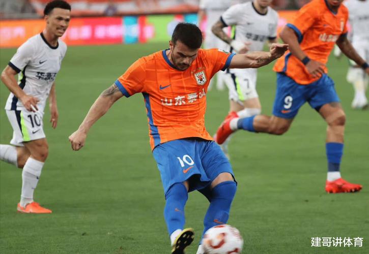 鲁媒:泰山不会轻易给瓦科长合同,球队之前还曾接触过替代人选