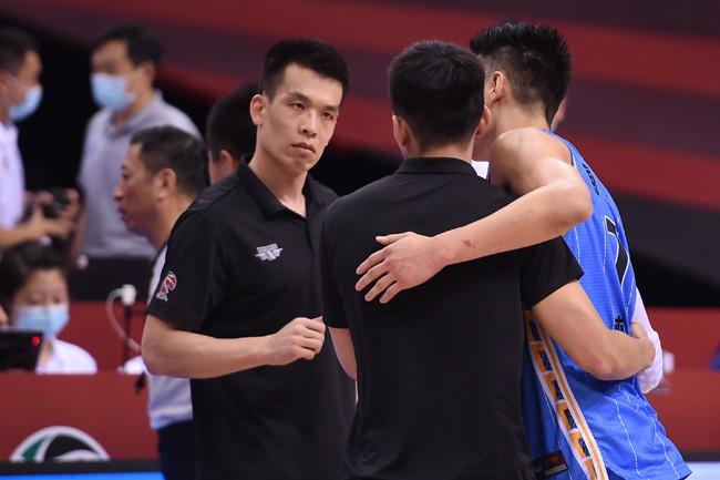 宫磊:邵佳一要尽快明确自己的打法理念,敢于用新人、敢于担当