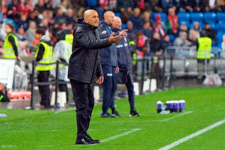 66岁零246天，斯帕莱蒂是执教首场都灵德比年龄最大的教练