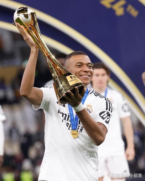 超越梅西！姆巴佩成为本世纪达成400球里程碑最年轻球员