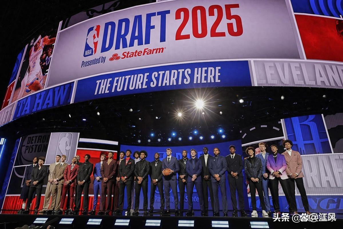 历史19岁前单场至少15分5板5助场数榜：詹姆斯10次第一 弗拉格2次