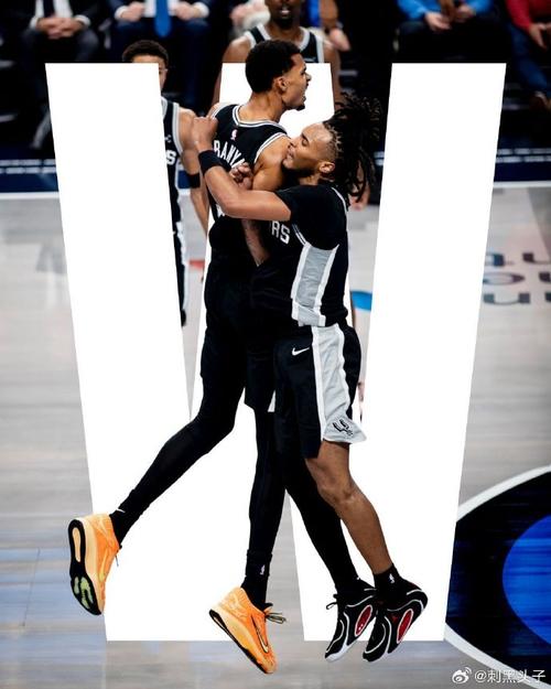 铁血?文班+卡斯尔犯规战术阶段拿1板1助 各自达成三双