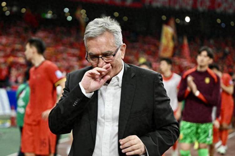 萨默尔维护科瓦奇:多特正处于过渡期,没必要让教练承担所有责任