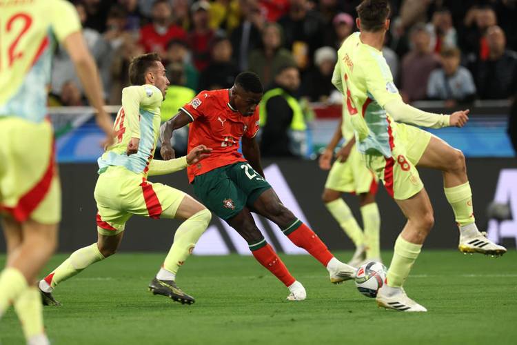 葡萄牙主帅:有C罗、门德斯和内托会更好,我们无需计算器去算分