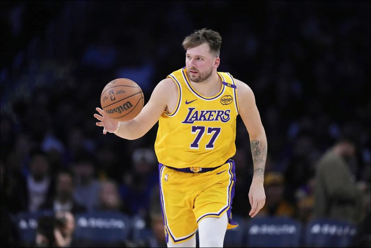 回归赛场打破质疑!詹姆斯证明自己与东契奇&小里的兼容没有问题