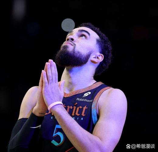 泰厄斯·琼斯:人们对KD的领导力有些说法 但领导方式不是唯一的