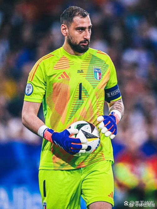 多纳鲁马谈对阵托纳利:手机里都是他的搞笑照,和他对阵会很困难