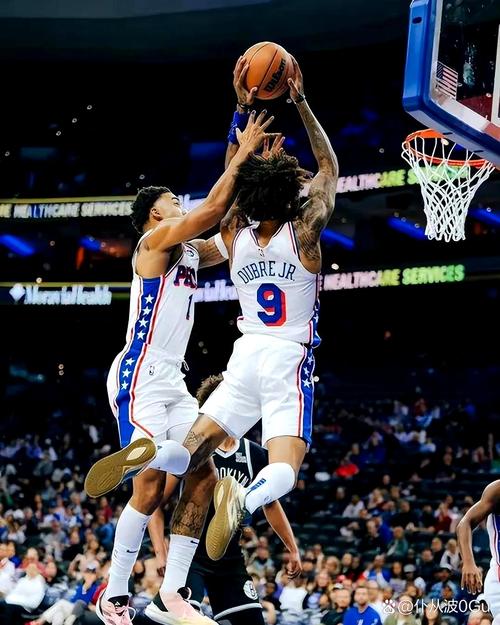 关键！马克西上篮撞倒罗林斯被吹进攻犯规 76人挑战成功&变2+1