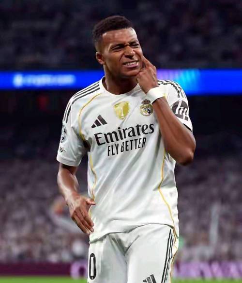 裁判第98分钟准时吹哨没给进攻机会，姆巴佩不满上前理论染黄😒