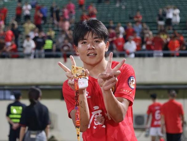 记者丰臻：21岁青岛西海岸中场徐彬将在冬窗离开中超，留洋欧洲！