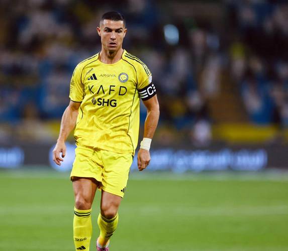 纳吉迪禁区被飞铲造点！菲利克斯点射破门，利雅得胜利1-0领先