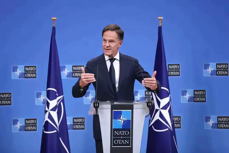 法尔克：凯恩续约谈判将在一月结束后进行，届时其解约金将失效